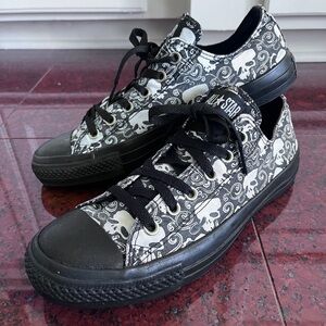 Skulls Converse All Star  Athletic Shoes Man 8 Women 10